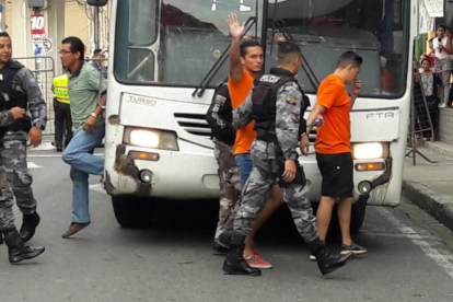 Toño Abril y Sebastián Haro fueron procesados por supuestamente haber violado a una chica.