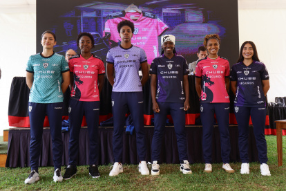 Algunas de las jugadoras y nuevos refuerzos, durante el evento de la camiseta y plantilla en la Universidad San Francisco de Quito, ubicada en Cumbayá.