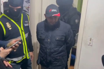 El detenido es un ecuatoriano que vive en Cuenca. Su identificación lo realizó la Policía de España.