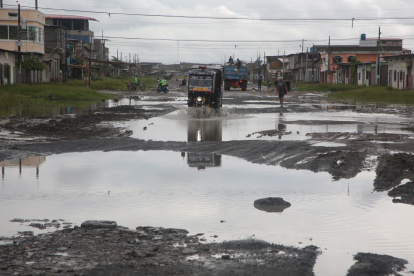 En la cooperativa Nuevos Horizontes en Durán, las clases han pasado a ser presenciales en dos planteles de la zona por la dificultad que hay para transitar y el estado en el que encuentras los centros escolares.