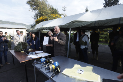 El ministro de Defensa, Giancarlo Loffredo, habló de las características y expuso los chalecos antibalas para las Fuerzas Armadas.