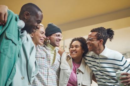 Psicología. La sonrisa activa las neuronas espejo que causan el receptor una sensación de alivio y mejora el estado de ánimo.