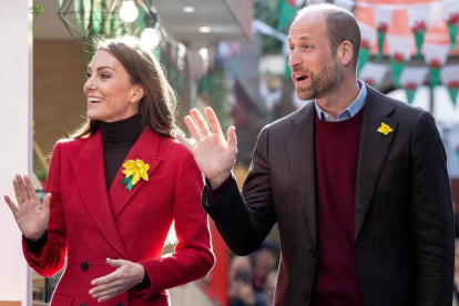 El Príncipe William y Kate Middleton regresan a Gales.
