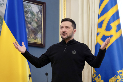KYIV (Ukraine), 26/02/2025.- El presidente ucraniano Volodymyr Zelensky asiste a una conferencia de prensa en Kiev, Ucrania, el 26 de febrero de 2025.