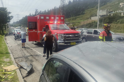 El ECU 911 informó que el siniestro involucró a tres vehículos.