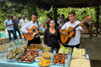El trío Montalvino será el encargado de llevar el himno carnavalero en este feriado.