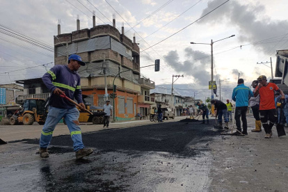 Calle Sixto Chang es reparada un año después.