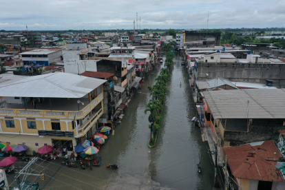 Varias calles del cantón de la provincia del Guayas están inundadas.