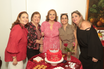 Giselle Rosero, Norma Núñez de Ahmed, Luz María Bocca, Isabel Ugarte y María Fernanda Albán.