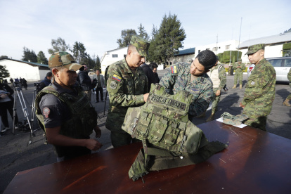 El ministro Giancarlo Loffredo convocó a una demostración sobre los chalecos.