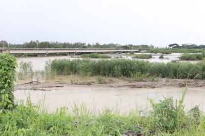 Sedimentos. A pesar de que, en 2024, la Empresa Pública del Agua hizo una limpieza de esta zona de la derivadora Cañar, otra vez se ha azolvado.