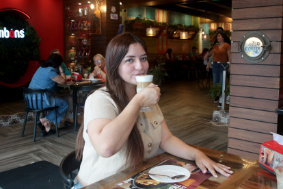 El precio en aumento del café a nivel global, amenaza a las cafeterías de Ecuador que resisten el panorama.