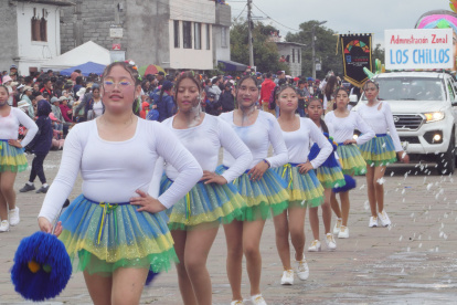 Tradición. Más de 20 mil personas participaron en el desfile del carnaval.