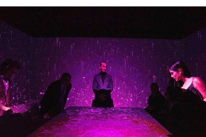 El restaurante brinda una experiencia en la que entran en juego todos los sentidos, vista, oido, gusto, olfato, tacto.