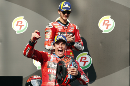 El español de 32 años, seis veces campeón mundial de MotoGP, y debutante este año con Ducati, celebró eufórico la victoria.
