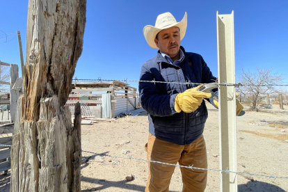 Afectados. El productor agrícola Javier Meléndez explicó cómo la sequía agrava la situación del país.