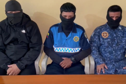 Un video viral muestra a supuestos trabajadores municipales de Guayaquil denunciando presiones para votar a favor de una candidata.