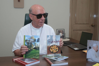 Obras. El Moseñor Aníbal Nieto ha escrito varios libros de oración contemplativa.