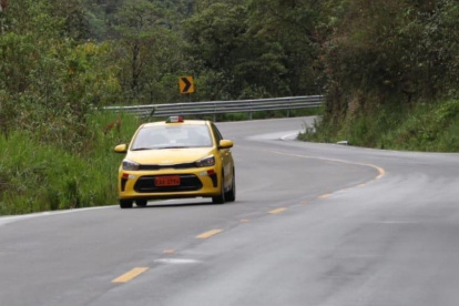 Los vehículos usan la vía a Nanegalito para visitar localidades como Mindo o viajar hacia las provincias de Santo Domingo y Esmeraldas.