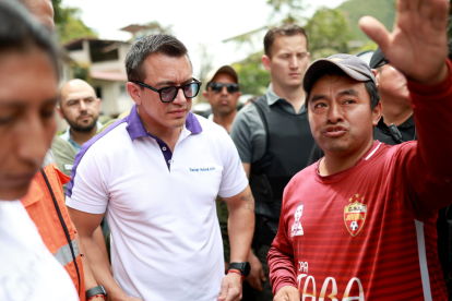 Daniel Noboa visita la zona afectada en Piñas.