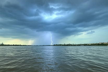 Imagen generada con inteligencia artificial para graficar este artículo sobre tormenta eléctrica en Guayaquil.