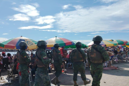 Los militares y policías realizarán los operativos de control para verificar que se cumplan las restricciones que establece el estado de excepción en siete provincias y dos cantones.