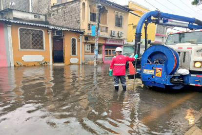 En ciudadelas como Sauces 6, las calles han quedado completamente inundadas.