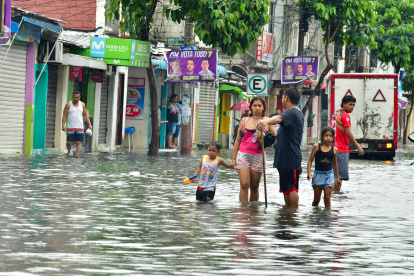 En ciudadelas como Sauces 6, las calles han quedado completamente inundadas.