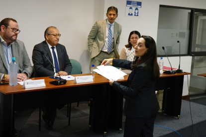 La comisión calificadora, presidida por Juan izquierdo (d), anunciará a los nuevos jueces constitucionales designados.