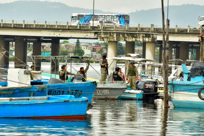 Fuerzas Armadas ejecutan allanamientos en sector con creciente violencia.