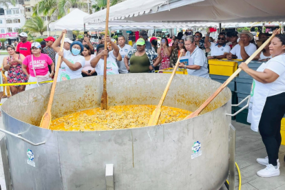 El encocado más grande del mundo se preparó en Esmeraldas