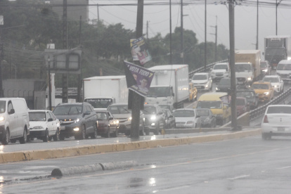 Así permanecen las calles de Guayaquil tras el aguacero registrado este 5 de marzo.
