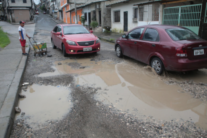 Situación. Muchas calles se encuentran en mal estado en esta temporada de lluvias.