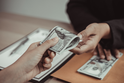 El cálculo del décimo cuarto sueldo varía según la región, con fechas distintas para cada una.