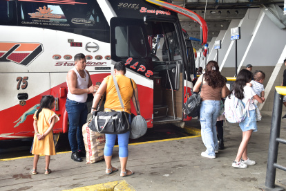 Decenas de ciudadanos salieron del Puerto Principal.