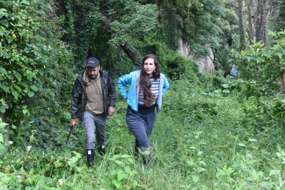 Los hermanos Carlina y David Derks viven en el barrio Sisapungo. Desde hace 30 años son vecinos de la quebrada Rumiwayku.