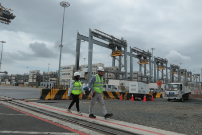 Puerto. Muestra de las actividades de comercio exterior de Ecuador en el puerto de aguas profundas en Posorja.