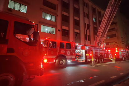 Personal bomberil atendió la emergencia, la noche de este miércoles 5 de marzo.