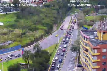 El choque múltiple en el túnel Guayasamín provocó un "caos", refirieron usuarios de ese ducto que conecta a Quito con el valle.