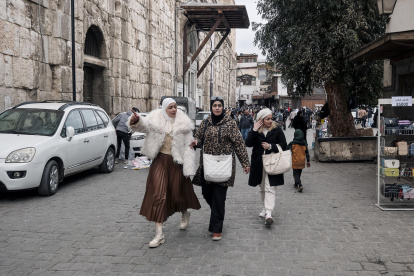 En el suburbio de Guta oriental, en la periferia de Damasco, las mujeres desconocen que el día 8 de marzo es el Día de la Mujer, sus prioridades son otras.