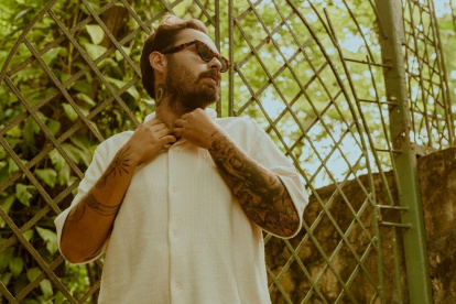 El músico guayaco Luis Alcívar prepara para este 2025 el lanzamiento de su esperado álbum debut.