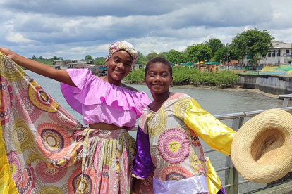 Esta herencia folclórica representa amor y alegría. La interacción entre la pareja es la atracción principal.