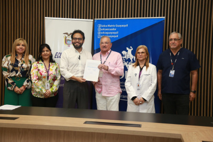 El ministro Edgar Lama firmó el convenio con el presidente de Solca, José Jouvin.
