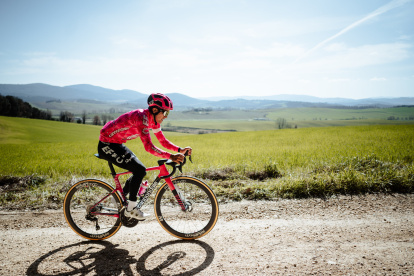 Richard Carapaz suma kilómetros de cara al Giro de Italia, su principal objetivo.