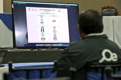 El CNE aún no hace público el diseño definitivo de la papeleta del balotaje.