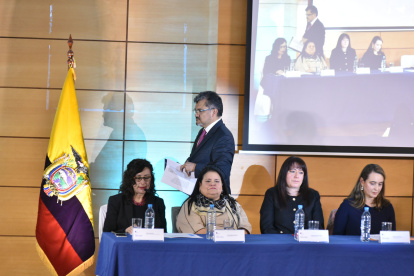 Seis de los nueve jueces de la Corte Constitucional serán sorteados para ser reemplazados.