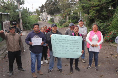 Los moradores aseguran que se realizó un estudio técnico para el adoquinado ecológico, pero que el Cabildo se rehúsa a intervenir la ruta.