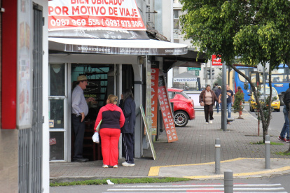 En el sector de la Jipijapa los vecinos denuncian que circulan motos sin placas dejando panfletos.