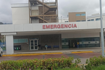 Delincuentes irrumpieron en el hospital Docente de Ambato, la madrugada de este domingo 9 de marzo.