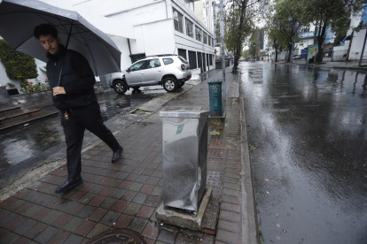 En el sector de La Mariscal se registró acumulación de agua.